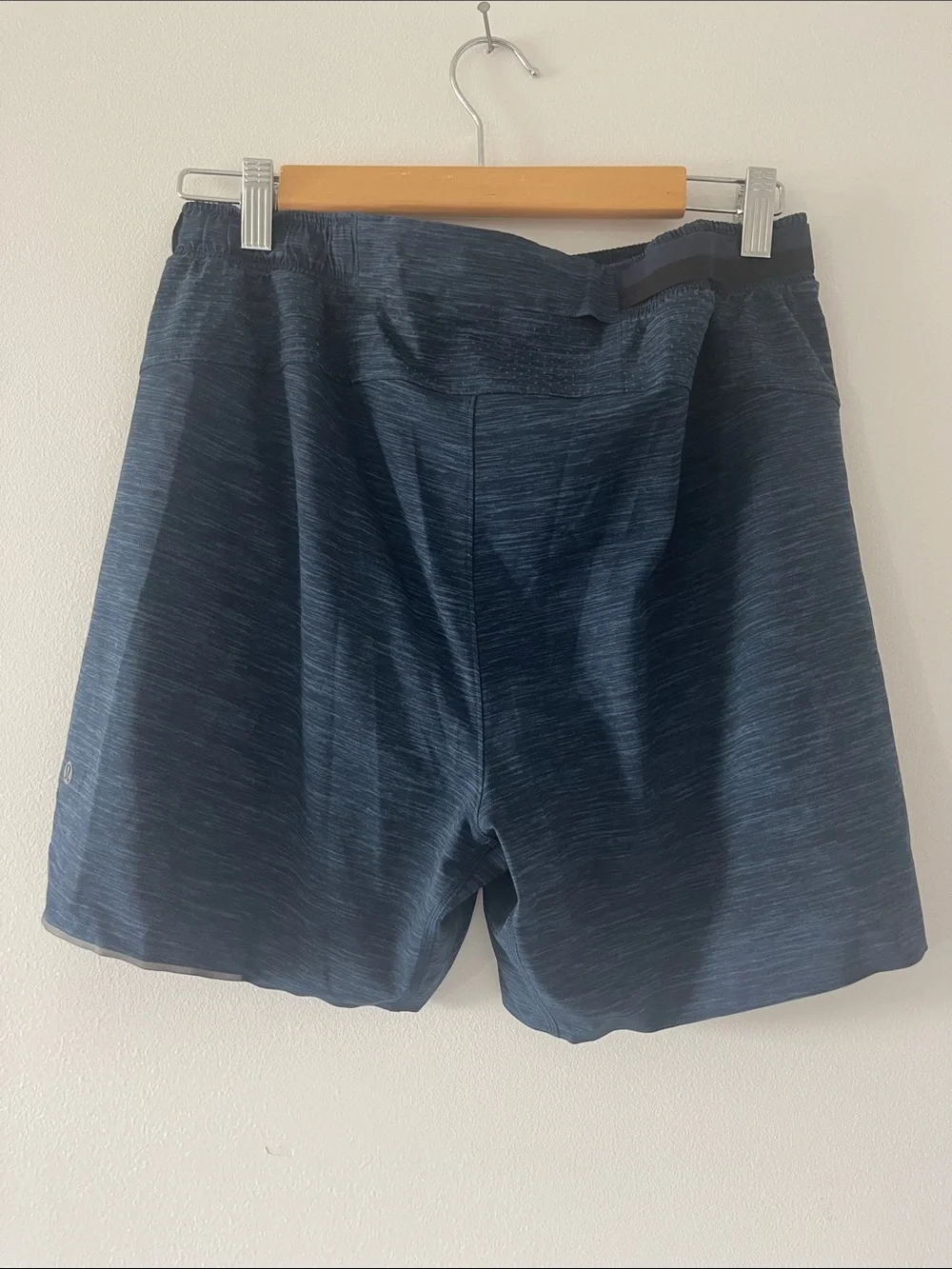 Men’s Navy Lululemon Athletic Shorts with Elastic Waist